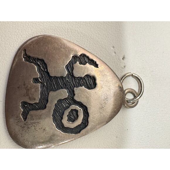Signed Native American Sterling Pendant Charm Warrior Dancer Petroglyph - Picture 2 of 6